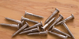Czym cechują się śruby nierdzewne